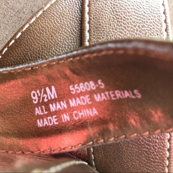 Aerosols Sandals with Velcro back closure, Sz. 9 1/2 M - Picture 4 of 4